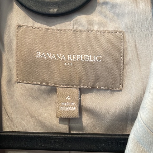 See next listing for matching pant. Banana Republic blazer. Beautiful detailing - Picture 2 of 7